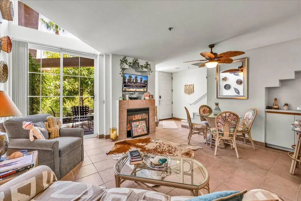 1555 N Chaparral Road 402, Palm Springs, California 92262 home-pic-4
