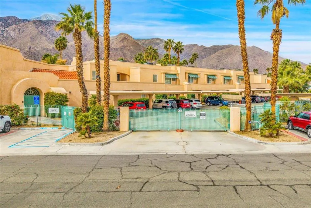 1555 N Chaparral Road 402, Palm Springs, California 92262 home-pic-26