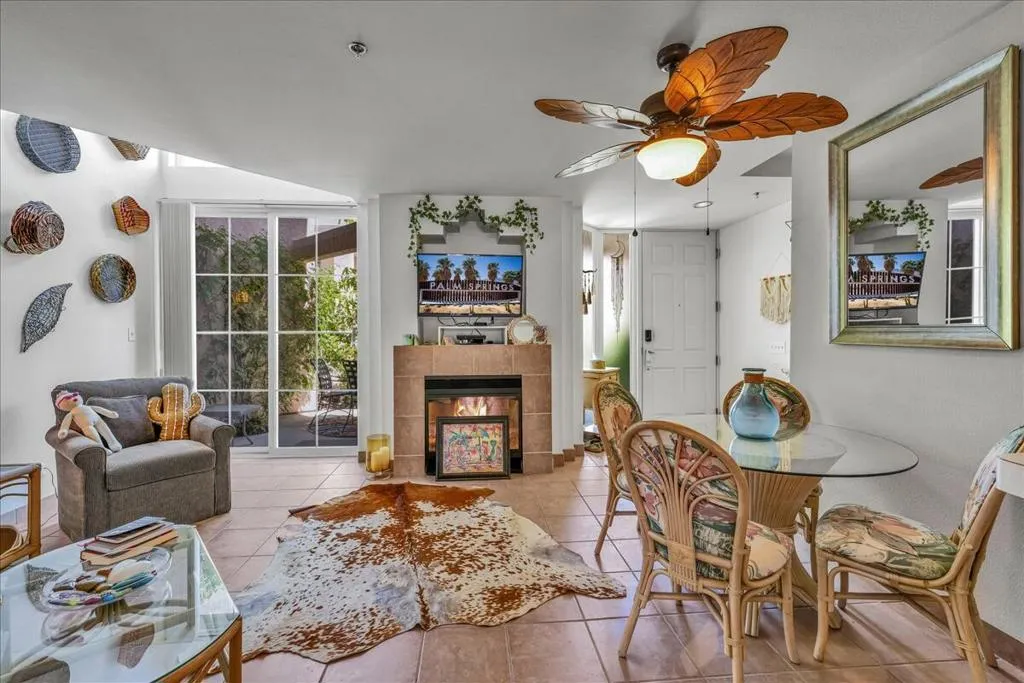 1555 N Chaparral Road 402, Palm Springs, California 92262 home-pic-1