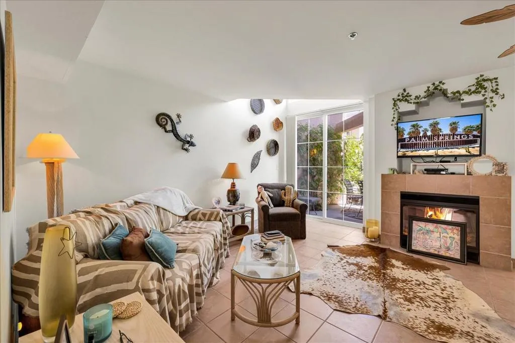 1555 N Chaparral Road 402, Palm Springs, California 92262 home-pic-3