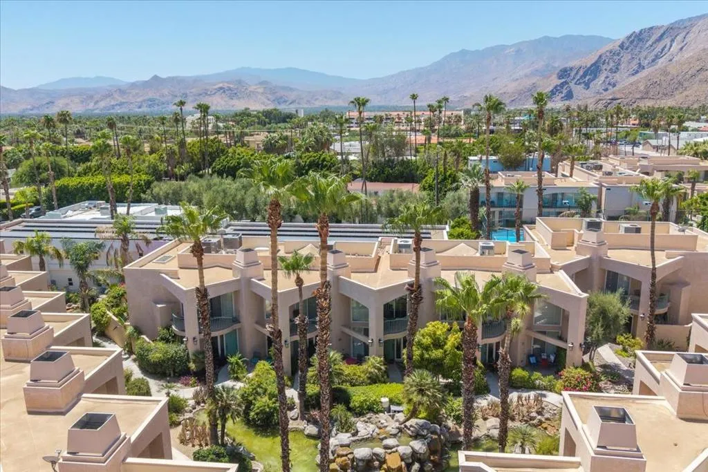 1555 N Chaparral Road 402, Palm Springs, California 92262 home-pic-40