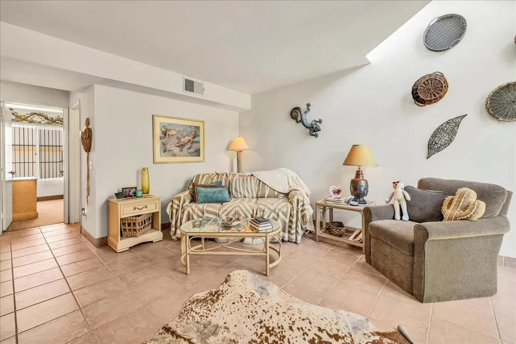 1555 N Chaparral Road 402, Palm Springs, California 92262 home-pic-5