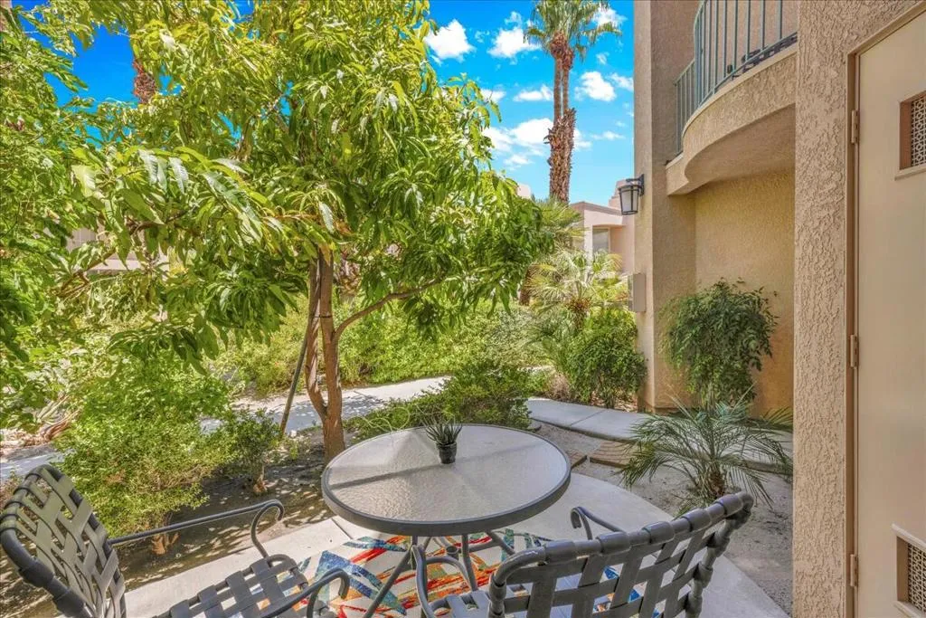 1555 N Chaparral Road 402, Palm Springs, California 92262 home-pic-29