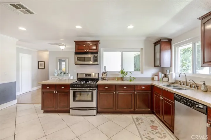 1329 Essex Court, Glendora, California 91740