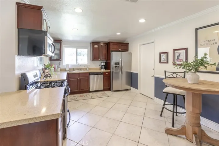 1329 Essex Court, Glendora, California 91740