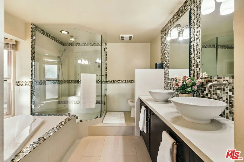 1664 Las Flores Drive, Glendale, California 91207 home-pic-38