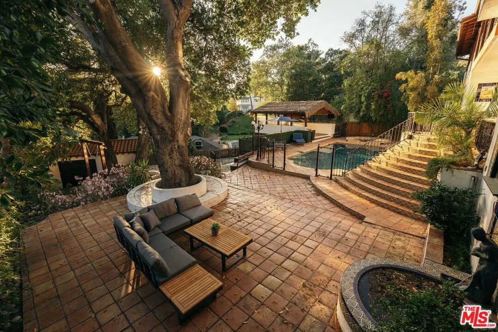 1664 Las Flores Drive, Glendale, California 91207 home-pic-47