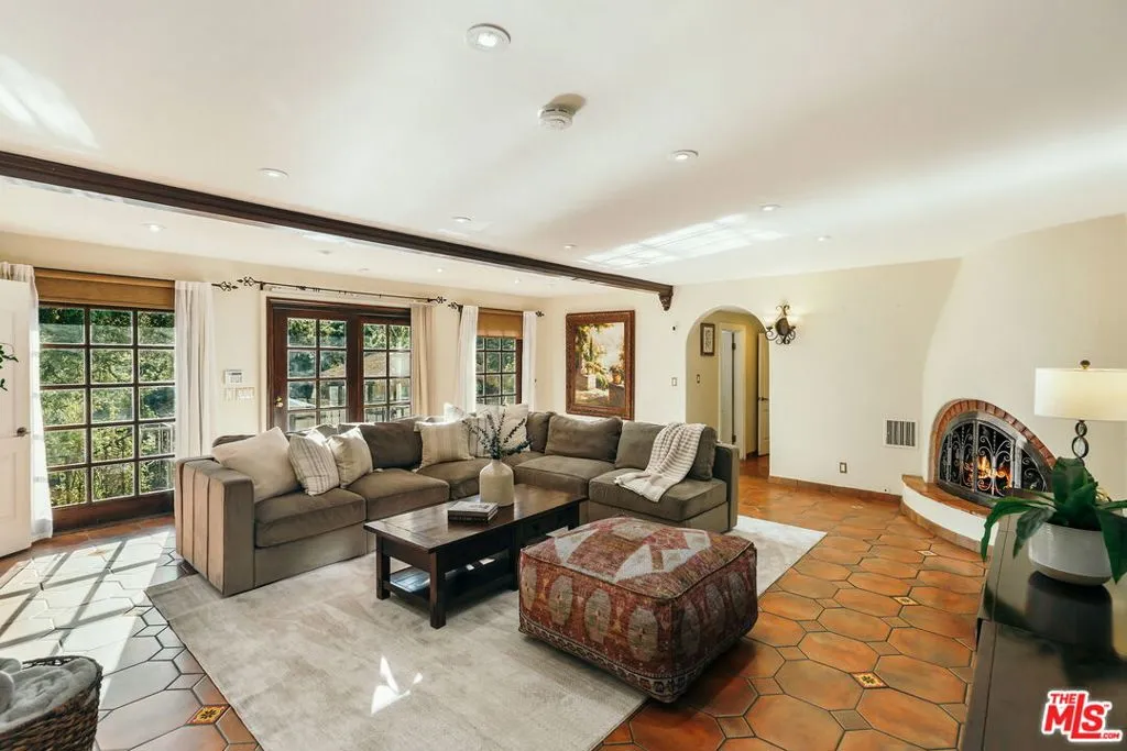 1664 Las Flores Drive, Glendale, California 91207 home-pic-26