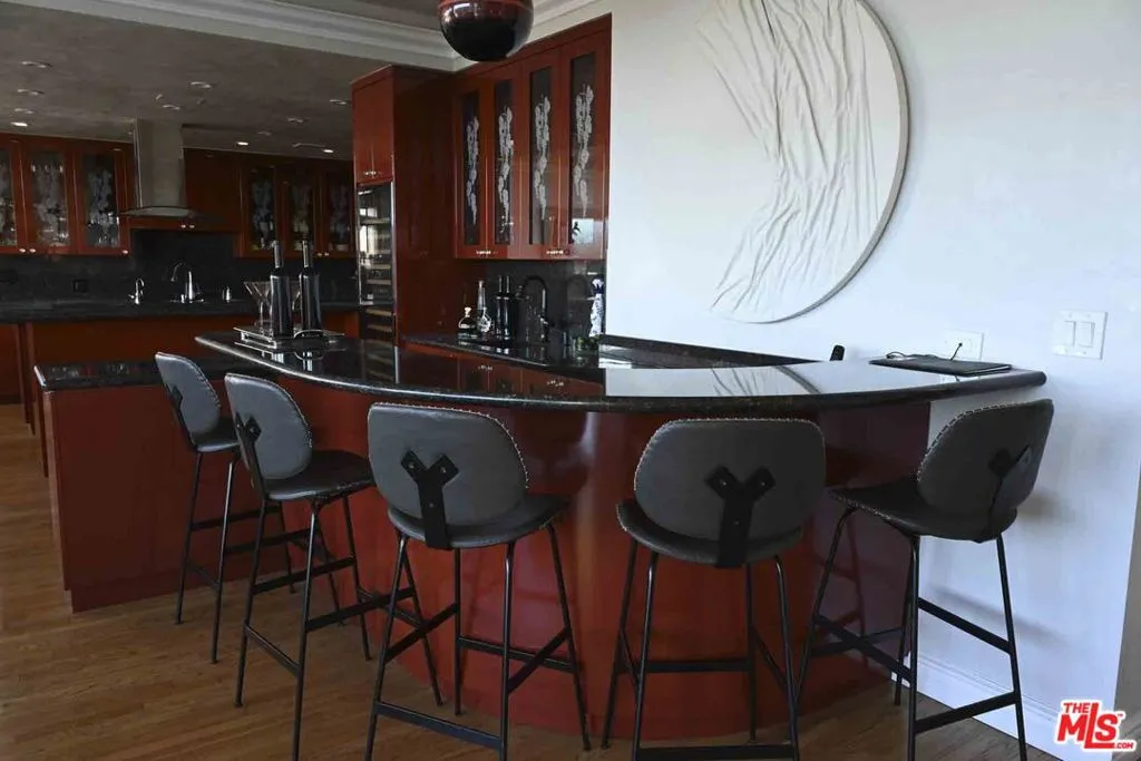 865 Comstock Avenue Phd, Los Angeles, California 90024 home-pic-16