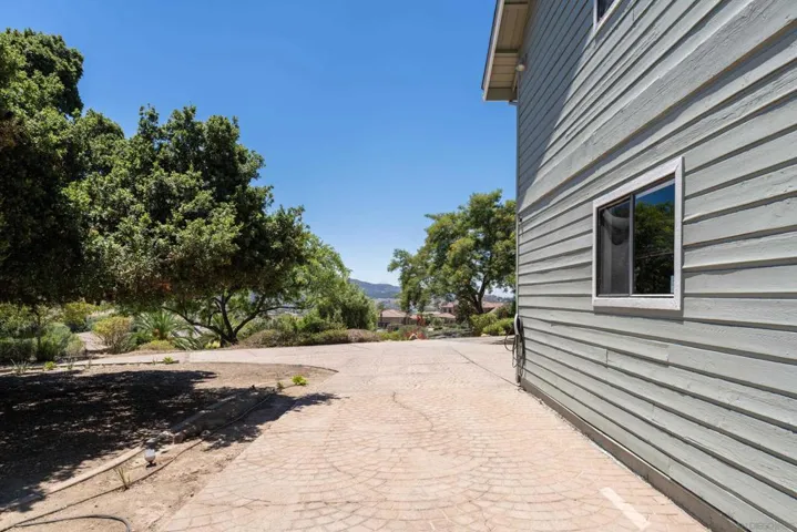 9844 Lorraine Ridge Trail, El Cajon, California 92021