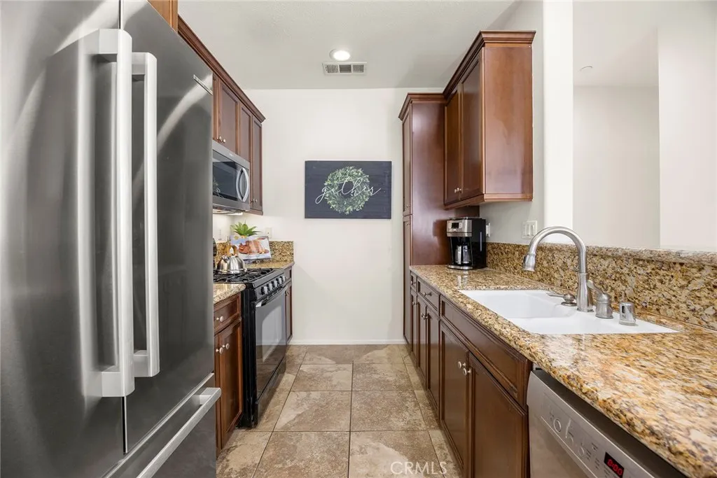 6272 Cristal Lane, Eastvale, California 91752 home-pic-15