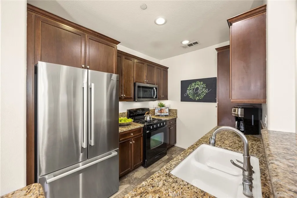 6272 Cristal Lane, Eastvale, California 91752 home-pic-14