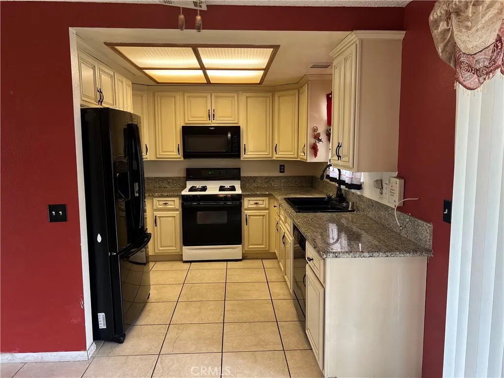 2211 S Walker Avenue, Ontario, California 91761 home-pic-3