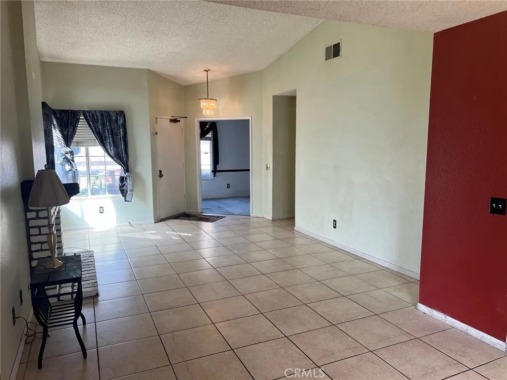 2211 S Walker Avenue, Ontario, California 91761 home-pic-2