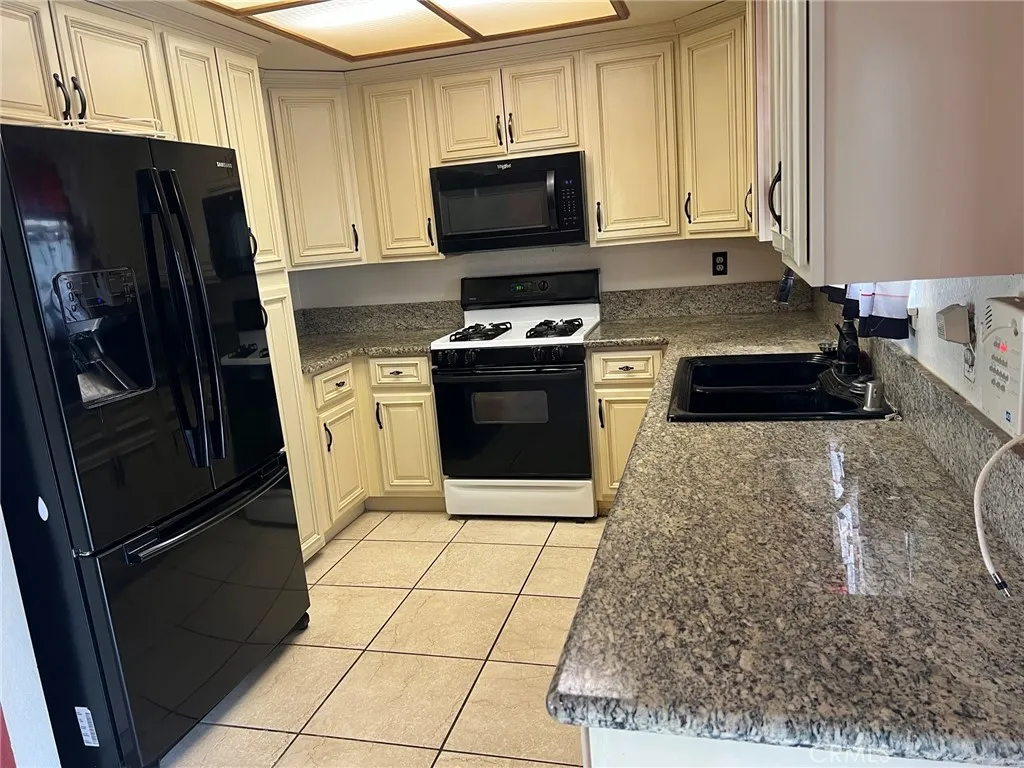 2211 S Walker Avenue, Ontario, California 91761 home-pic-4