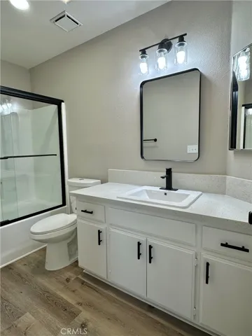 Upstairs Bath #3