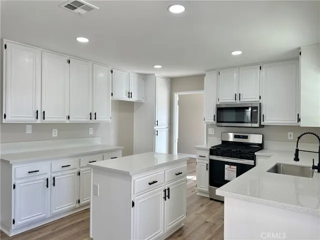 17132 Jurassic Place, Victorville, California 92394