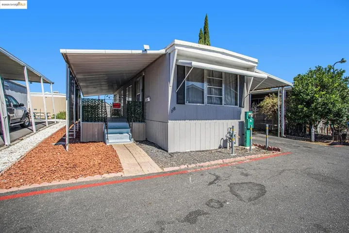 Manufactured / mobile home featuring a carport