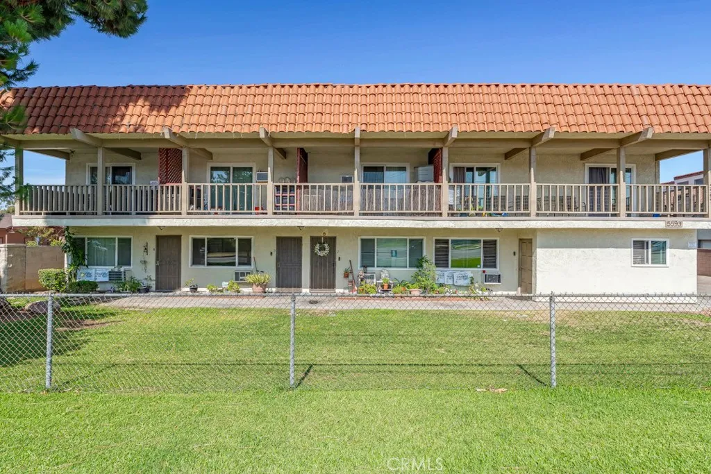 5593 Pioneer Boulevard 12, Whittier, California 90601, 2 Bedrooms Bedrooms, ,2 BathroomsBathrooms,Residential,For Sale,Pioneer,CV25171845