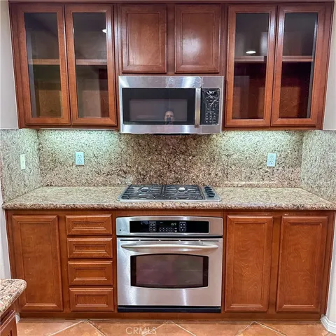 128 Roadrunner, Irvine, California 92603