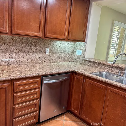 128 Roadrunner, Irvine, California 92603