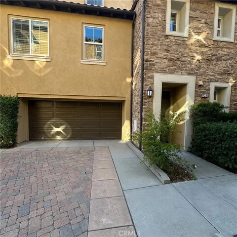 128 Roadrunner, Irvine, California 92603