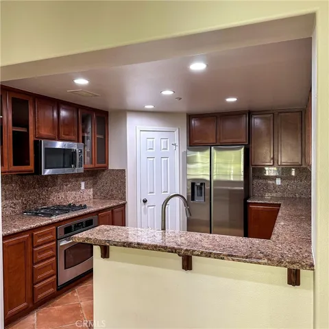 128 Roadrunner, Irvine, California 92603