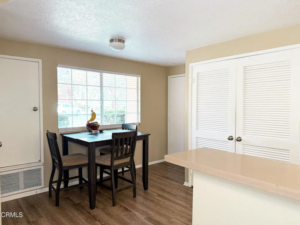 2016 Blackberry Circle, Oxnard, California 93036 home-pic-10