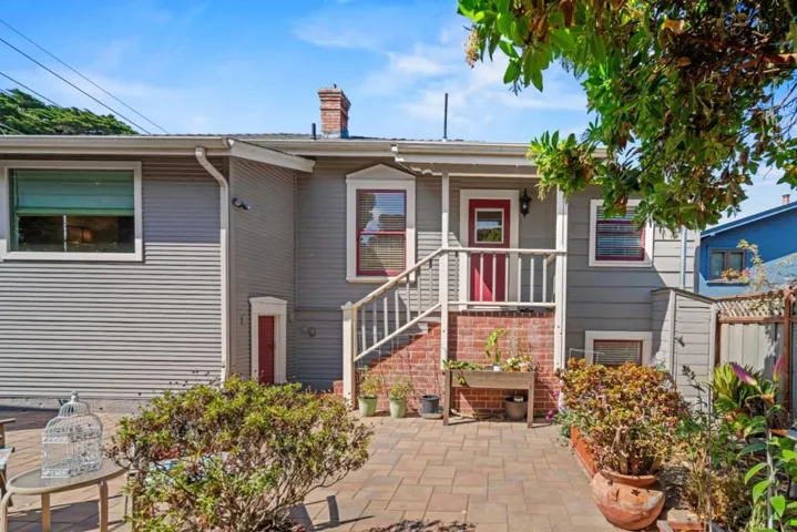 311 Walnut Street, Pacific Grove, California 93950