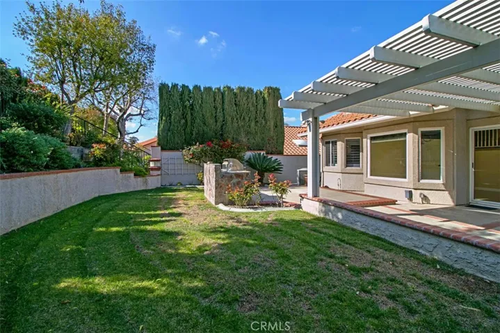 Grassy area-Gardner included!