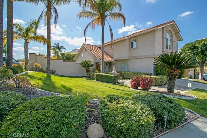 Large Corner lot. Gardner is included.