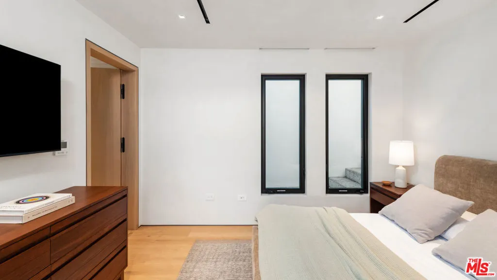 31388 Broad Beach Road, Malibu, California 90265 home-pic-53