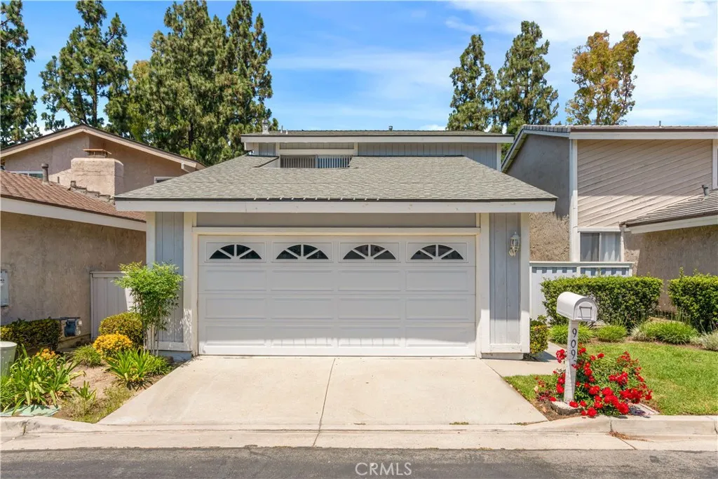 909 S S. Lake Summit Drive, Anaheim Hills, California 92807, 4 Bedrooms Bedrooms, ,3 BathroomsBathrooms,Residential,For Sale,S. Lake Summit,IG25140420