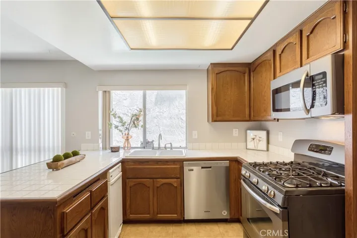 909 S S. Lake Summit Drive, Anaheim Hills, California 92807