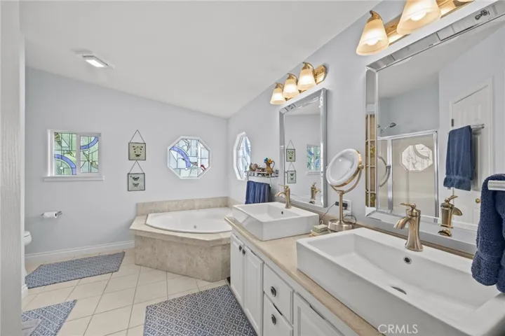 HUGE OWNERS EN SUITE