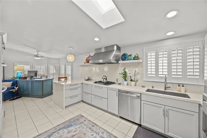 HIGH END KITCHEN AND APPLIANCES