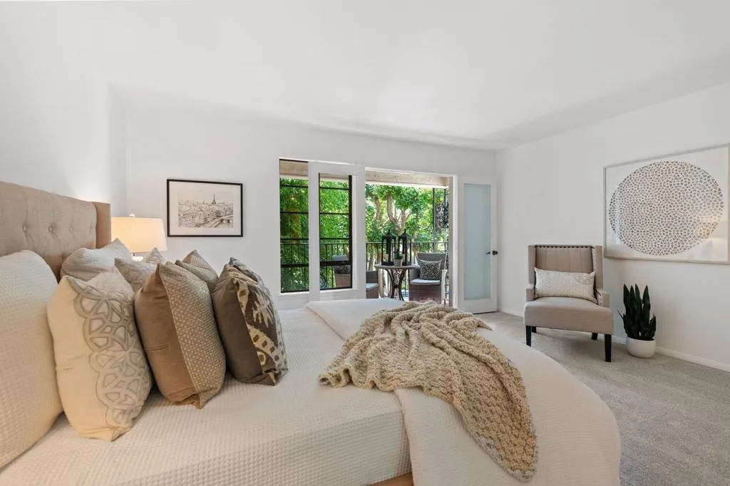 2630 Pirineos Way 4, Carlsbad, California 92009 home-pic-14