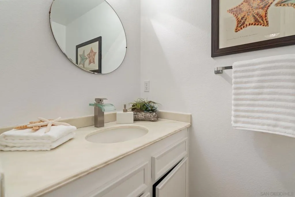 2630 Pirineos Way 4, Carlsbad, California 92009 home-pic-17