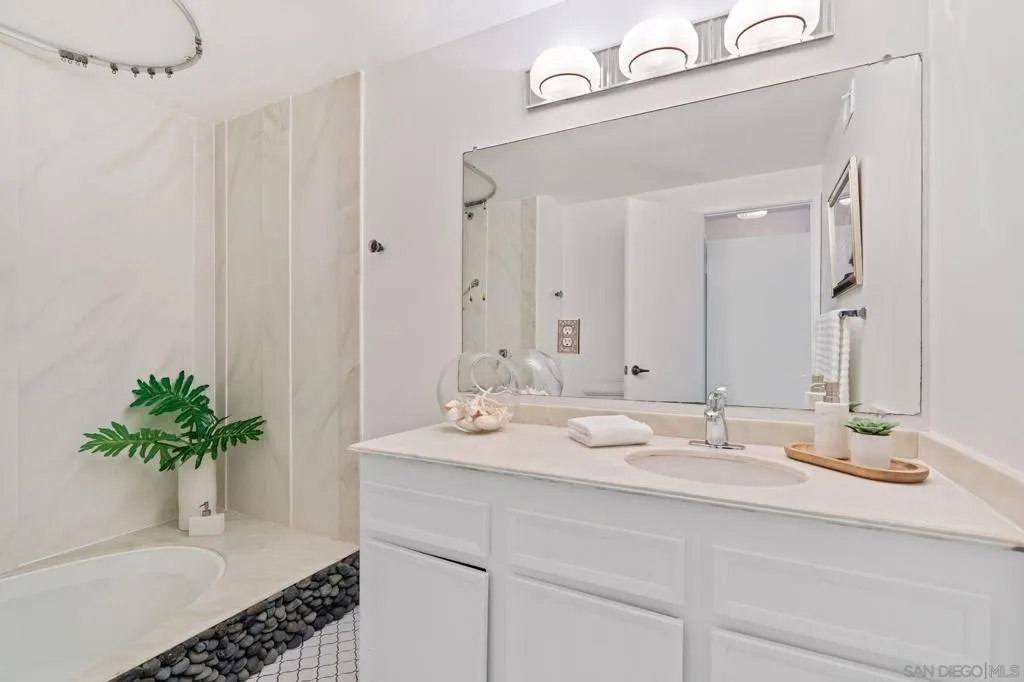 2630 Pirineos Way 4, Carlsbad, California 92009 home-pic-16