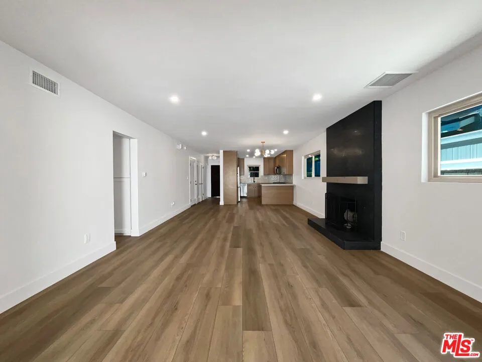 5736 Vantage Avenue, Valley Village, California 91607 home-pic-12