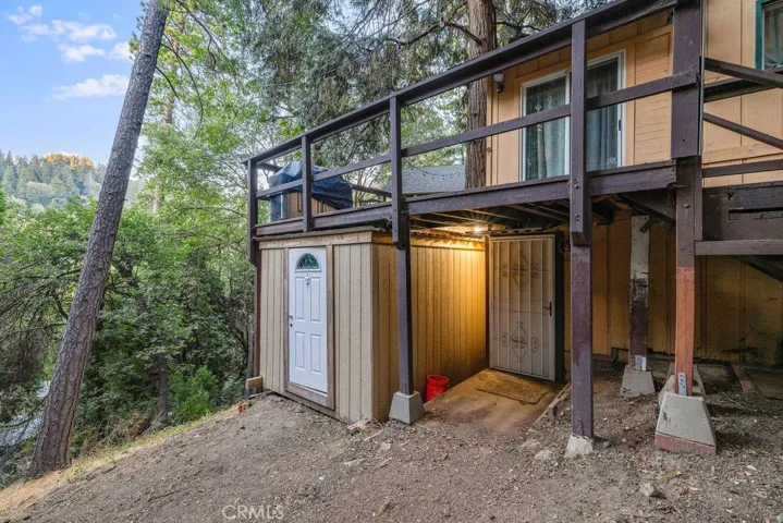 442 Valley Road, Crestline, California 92325