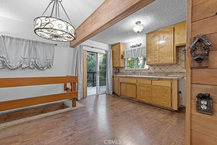 442 Valley Road, Crestline, California 92325