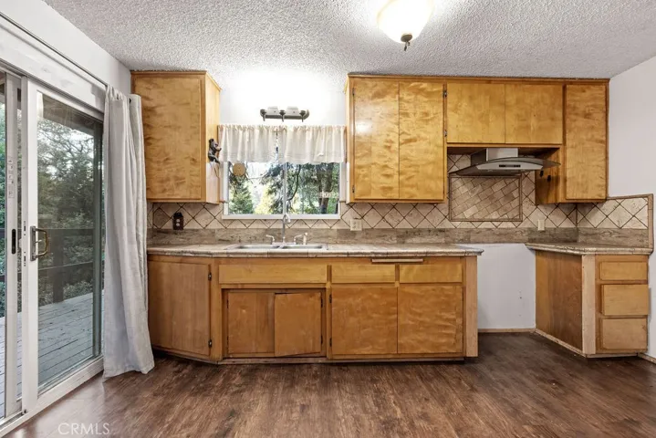 442 Valley Road, Crestline, California 92325