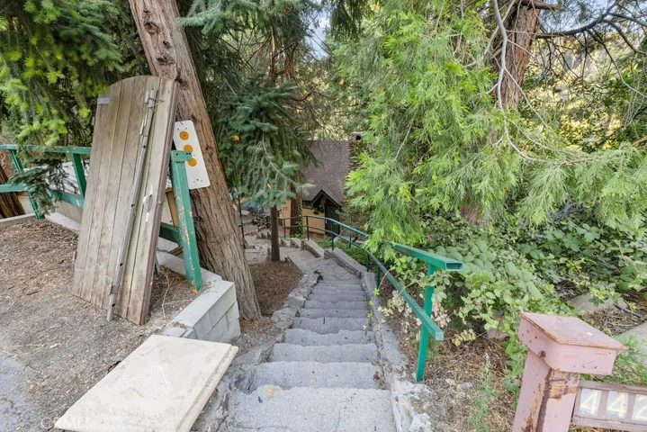 442 Valley Road, Crestline, California 92325