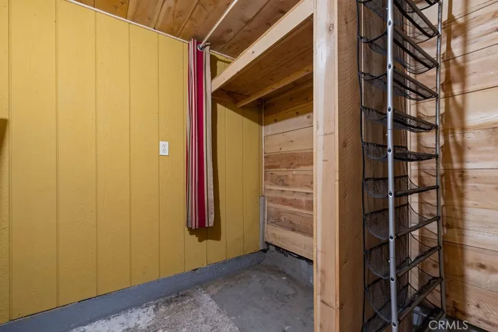 442 Valley Road, Crestline, California 92325