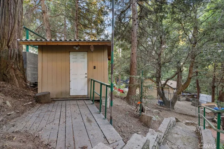 442 Valley Road, Crestline, California 92325