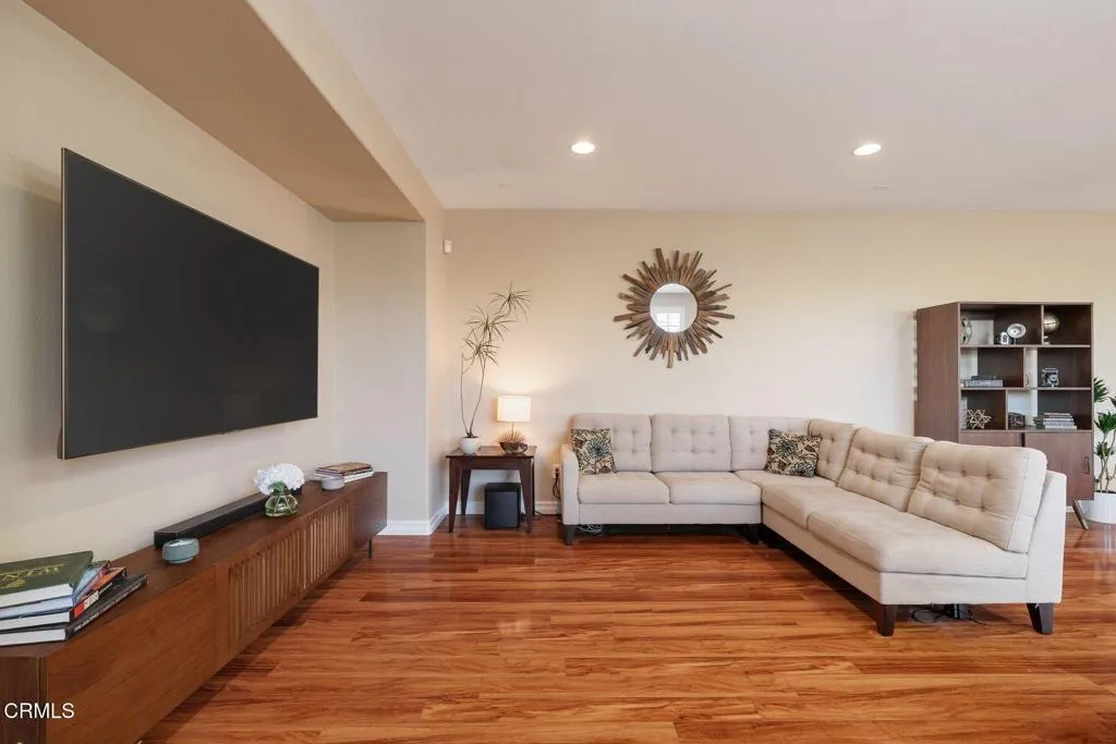 664 Corte Regalo, Camarillo, California 93010 home-pic-16
