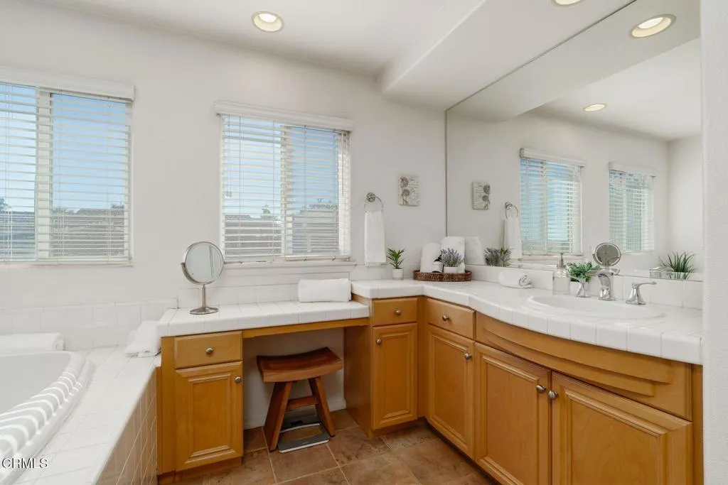664 Corte Regalo, Camarillo, California 93010 home-pic-26