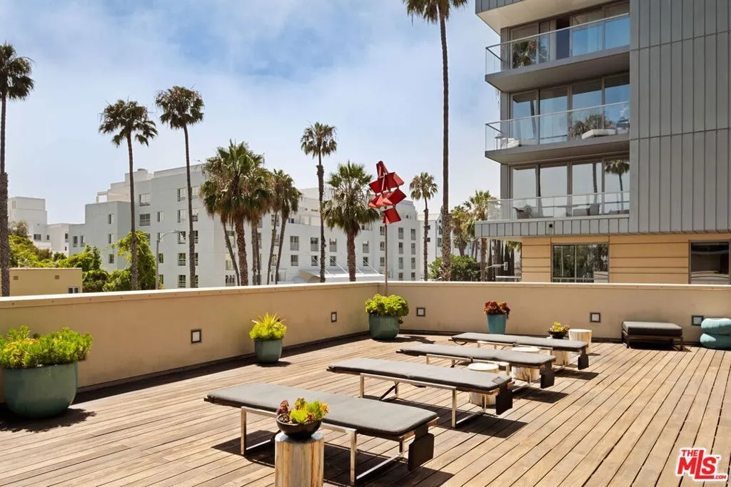 1755 Ocean Avenue 308, Santa Monica, California 90401 home-pic-23