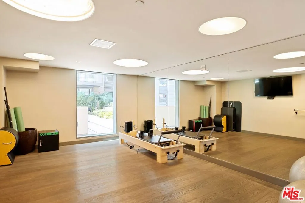 1755 Ocean Avenue 308, Santa Monica, California 90401 home-pic-25